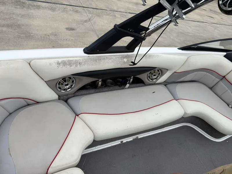 Slide: The Image of Malibu Wakesetter 23 LSV 2010 - 12
