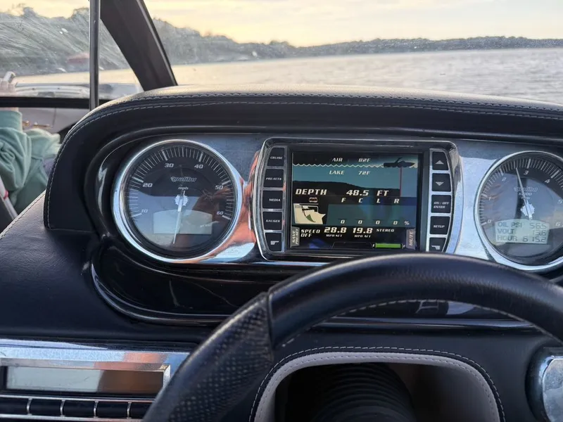 Slide: The Image of Dashboard of a 2010 Malibu Wakesetter 23 LSV boat. - 6
