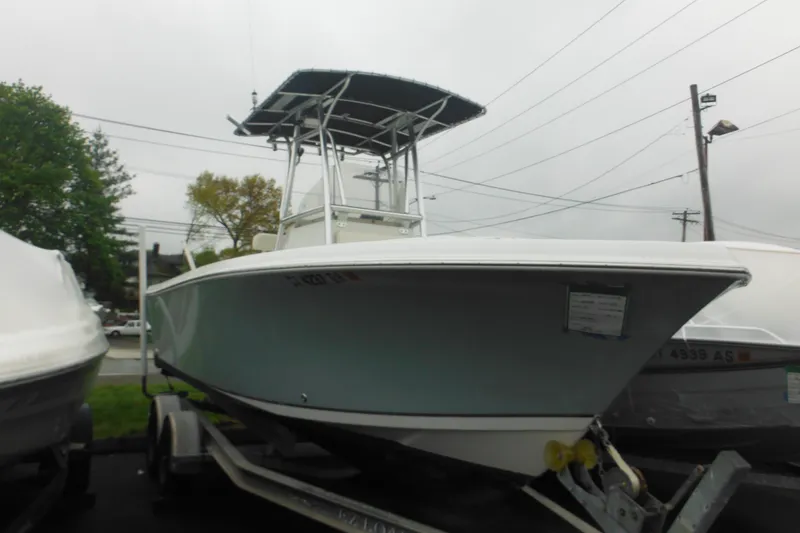 The Image of 2005 Sailfish 218 CC boat on trailer, overcast day, side view. - 0