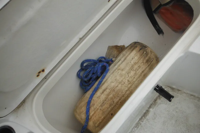 Slide: The Image of Storage compartment of a 2005 Sailfish 218 CC boat with rope and fender. - 14