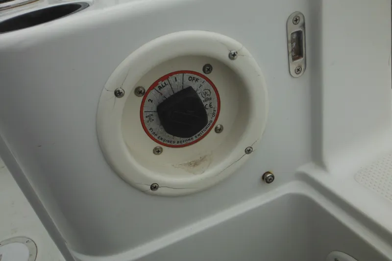Slide: The Image of Control panel on a 2005 Sailfish 218 CC boat, featuring a battery switch. - 33