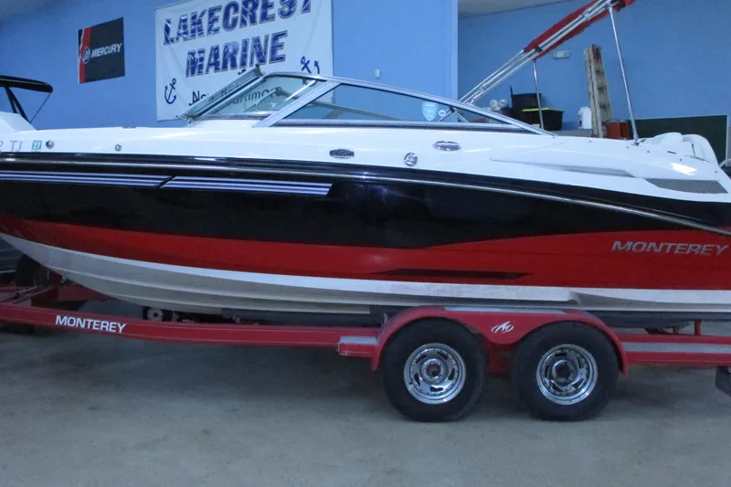 The Image of Monterey M3 Sport Boat 2011 - undefined