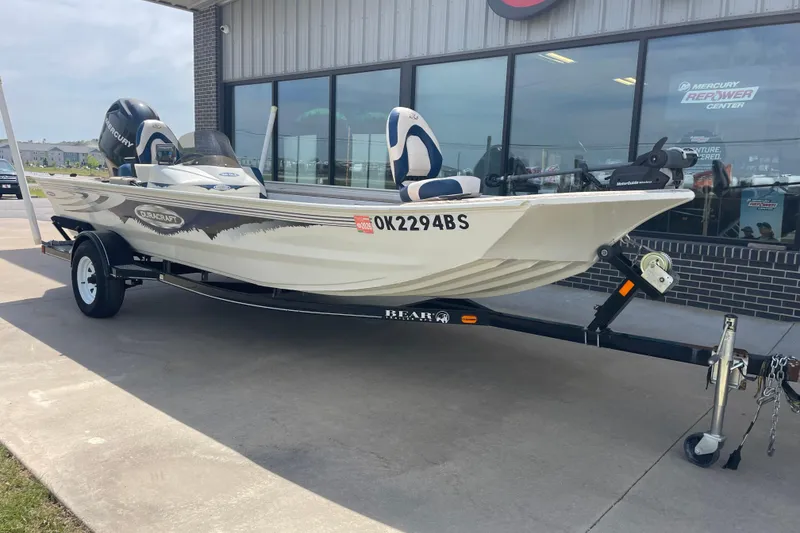 Slide: The Image of 2007 Duracraft 188dlx boat on trailer outside dealership. - 6