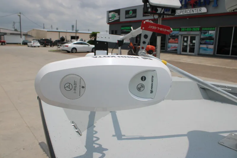 Slide: The Image of Minn Kota i-Pilot trolling motor on 2018 G3 Bay 18 DLX boat, outdoor setting. - 13