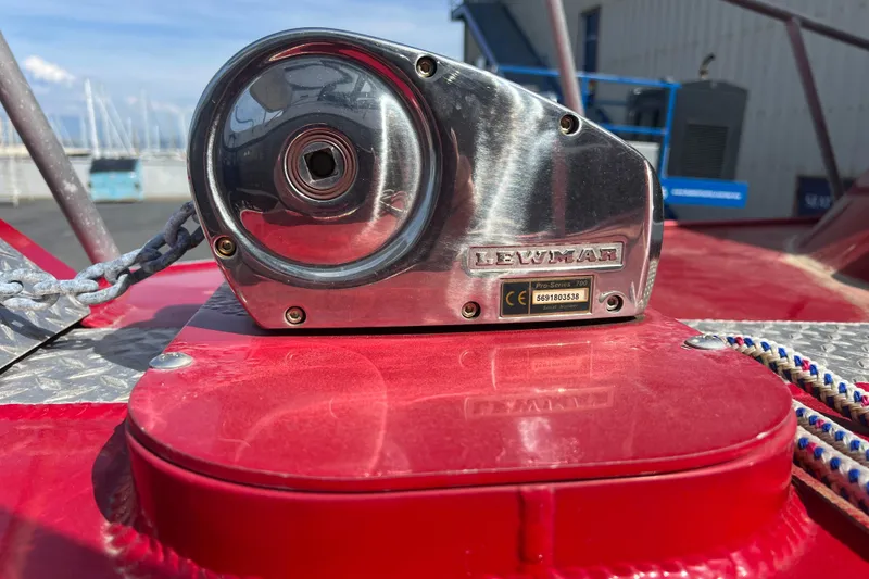 Slide: The Image of Lewmar Pro-Series 700 windlass on 2018 Hewescraft 240 Pacific Cruiser Hardtop. - 13