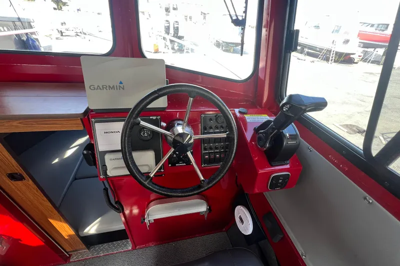 Slide: The Image of 2018 Hewescraft 240 Pacific Cruiser Hardtop helm with Garmin navigation system. - 8