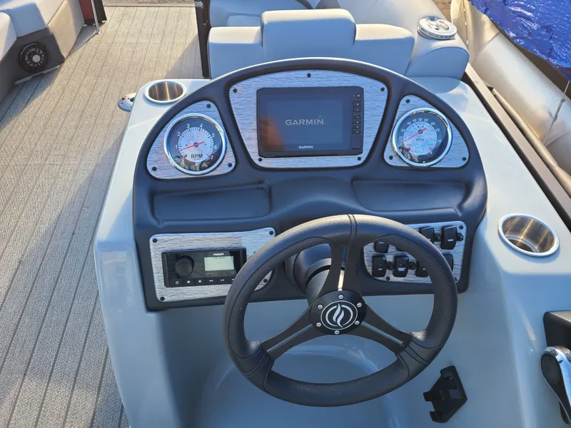 Slide: The Image of Flagship Discover D22CU With A 115HP Suzuki & Ultra Legs 2023 - 13