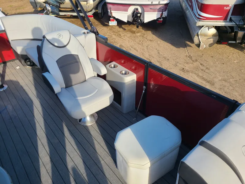 Slide: The Image of Flagship Discover D22CU With A 115HP Suzuki & Ultra Legs 2023 - 6
