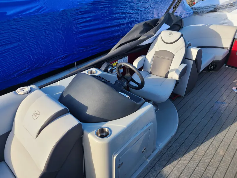 Slide: The Image of Flagship Discover D22CU With A 115HP Suzuki & Ultra Legs 2023 - 7