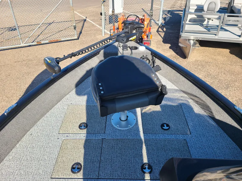 Slide: The Image of 2023 Tracker Pro Guide V16 SC boat with seat and controls. - 18