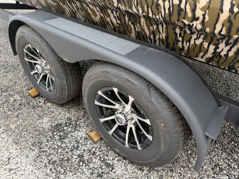Slide: The Image of Avid 20CC Rogue 2026 trailer with stylish black rims. - 19