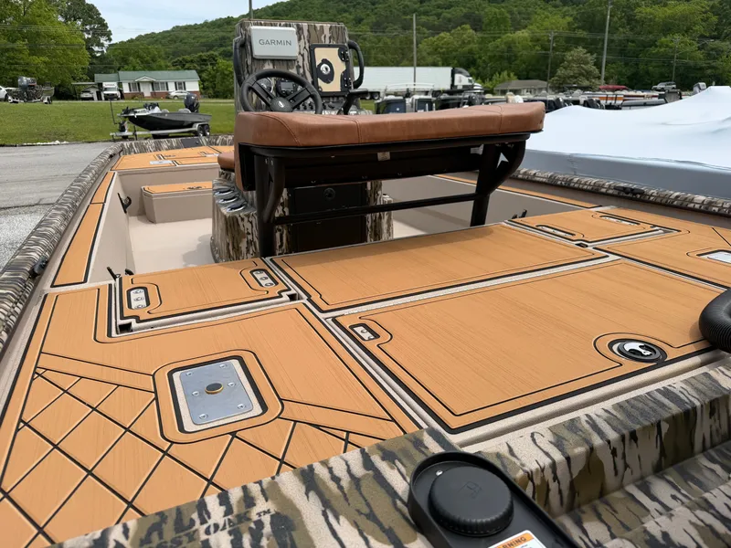 Slide: The Image of Avid 20CC Rogue 2026 boat with modern deck design and Garmin control. - 8