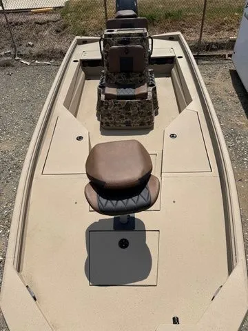 Slide: The Image of Excel Bay Pro 220 Elite boat, 2026 model, with 200 HP Suzuki engine. - 8