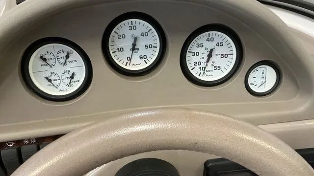 Slide: The Image of Dashboard of a 2002 Four Winns 180 Horizon boat. - 20