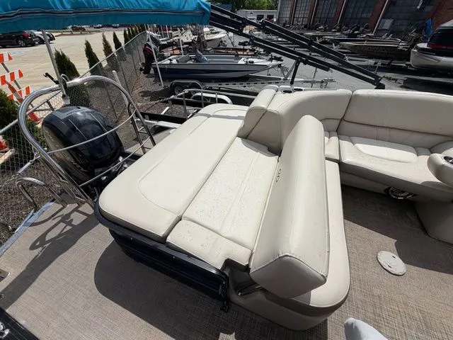 Slide: The Image of 2019 Harris 220 Solstice Tritoon with beige seating area. - 5