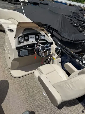 Slide: The Image of Interior view of a 2019 Harris 220 Solstice Tritoon boat. - 9