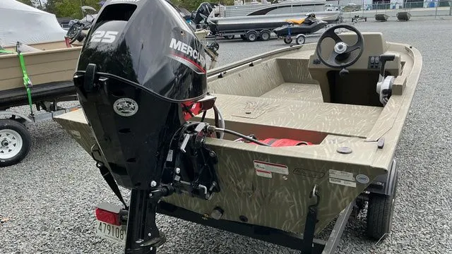 Slide: The Image of 2025 Tracker GRIZZLY 1648 SC boat with Mercury engine. - 3