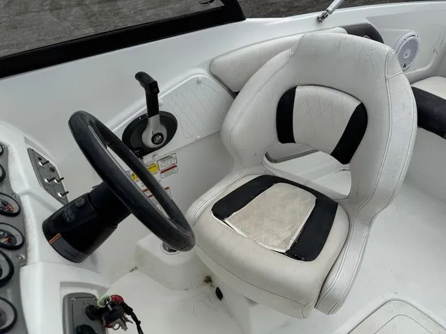 Slide: The Image of Interior of a 2018 Tahoe 550 TS boat with steering and seat. - 10