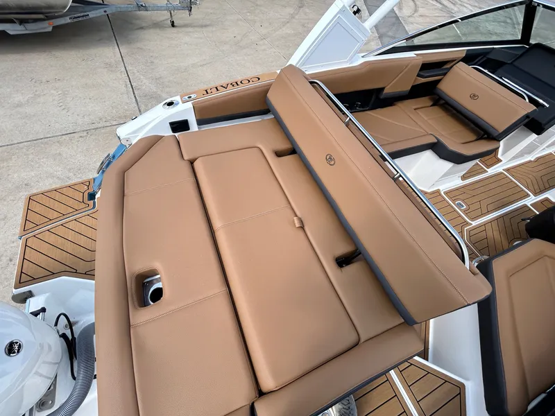 Slide: The Image of Cobalt R4 Outboard 2022 - 53