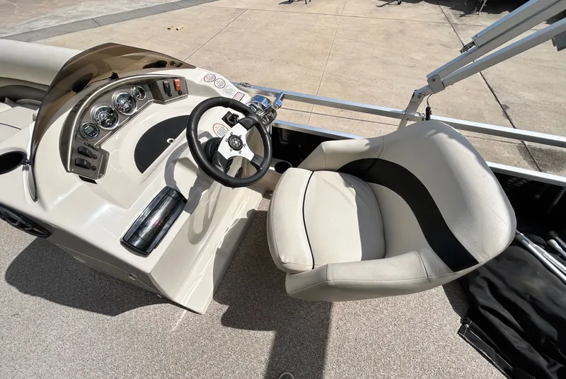 Slide: The Image of Cockpit of a 2012 Cypress Cay SEABREEZE 23 boat. - 18