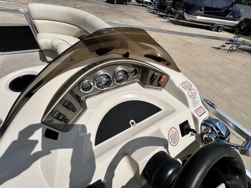 Slide: The Image of Dashboard of a 2012 Cypress Cay SEABREEZE 23 pontoon boat. - 19
