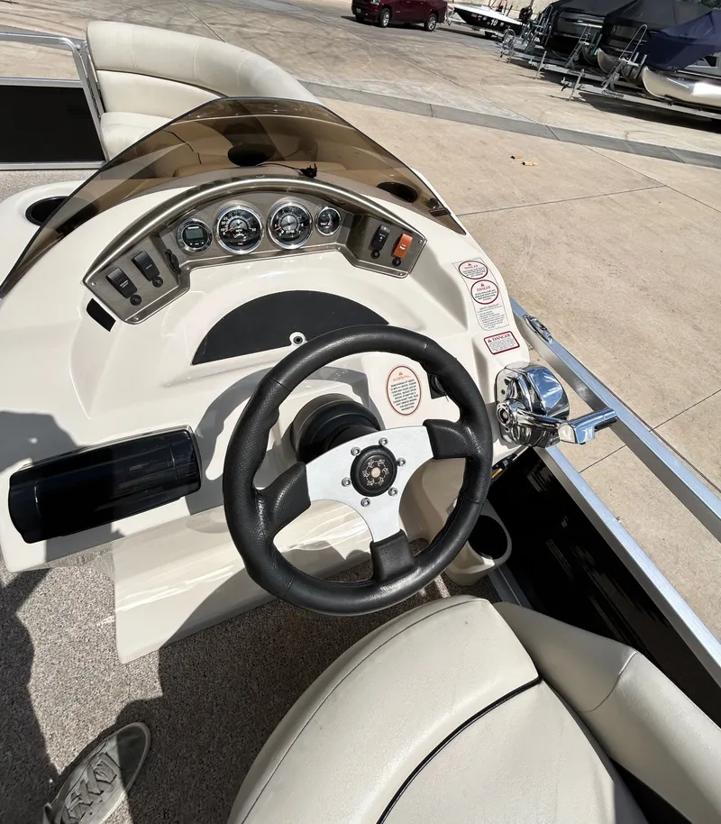 Slide: The Image of Steering console of a 2012 Cypress Cay SEABREEZE 23 pontoon boat. - 20