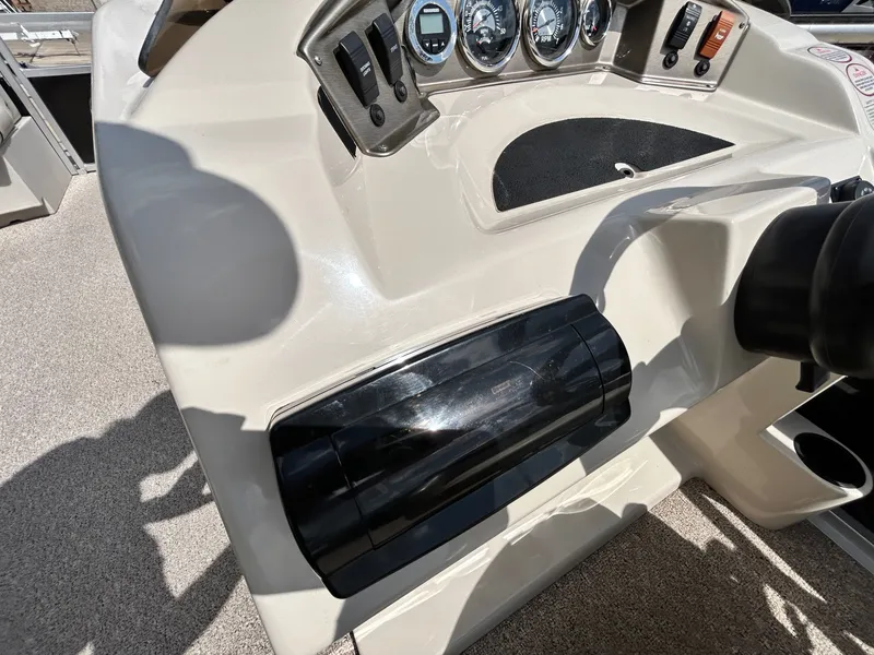 Slide: The Image of Dashboard of a 2012 Cypress Cay SEABREEZE 23 boat. - 21