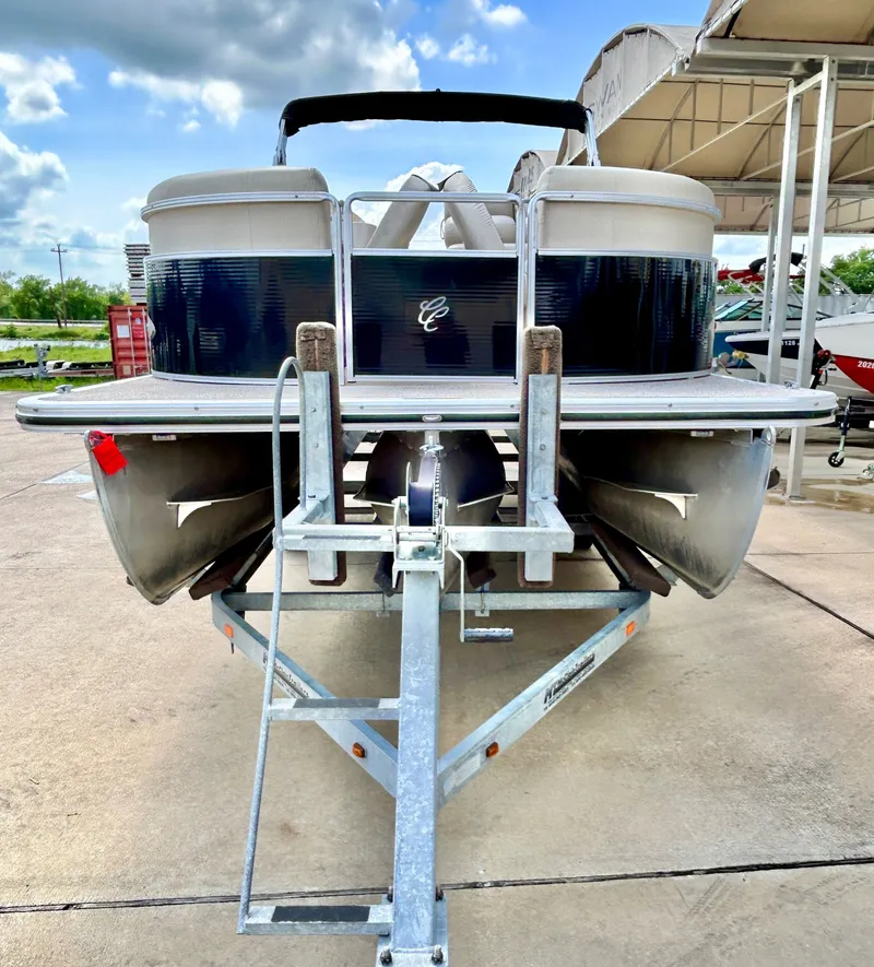Slide: The Image of 2012 Cypress Cay SEABREEZE 23 pontoon boat on trailer. - 5