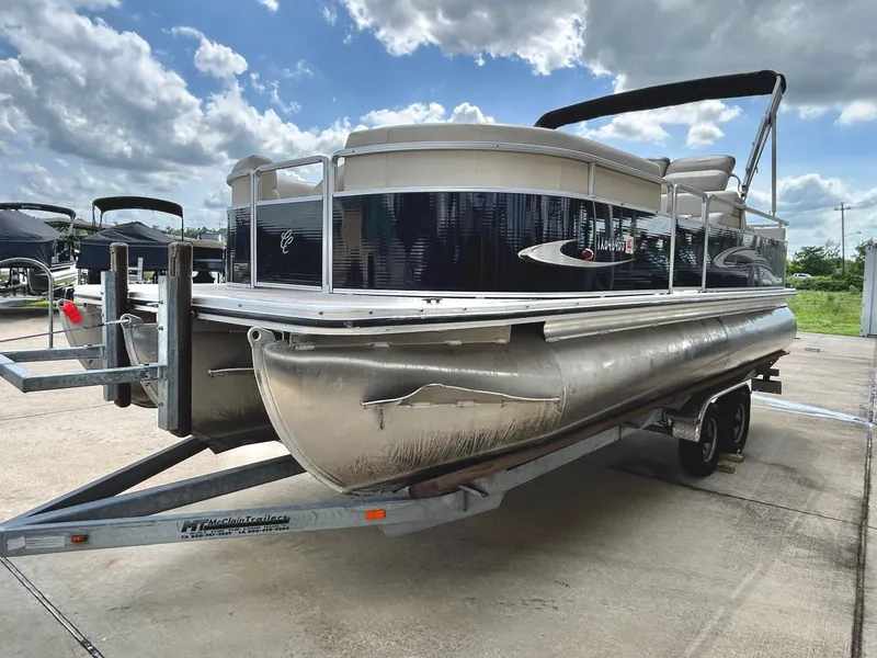 Slide: The Image of 2012 Cypress Cay SEABREEZE 23 pontoon boat on trailer. - 6