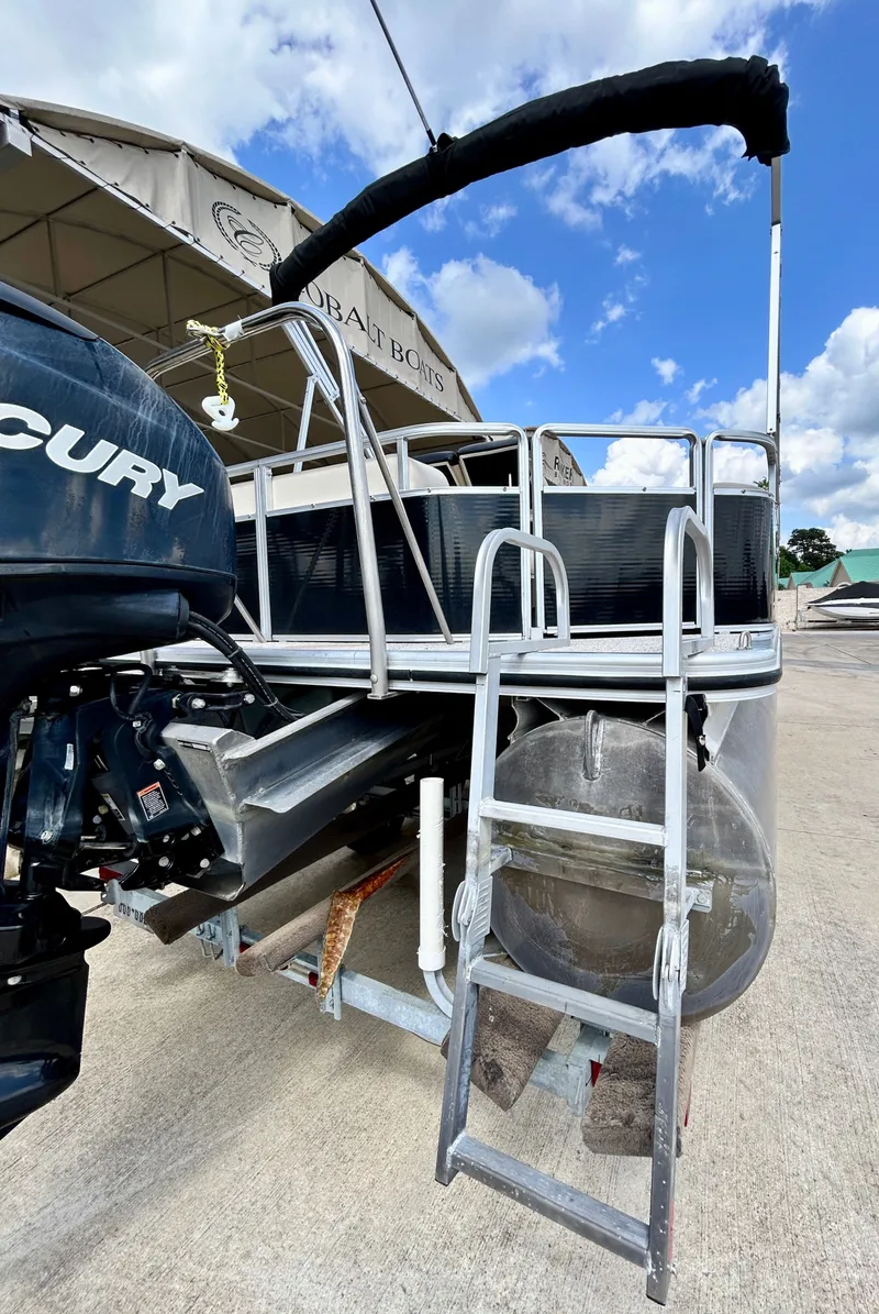 Slide: The Image of 2012 Cypress Cay SEABREEZE 23 boat with outboard motor and ladder. - 8