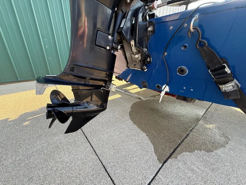 Slide: The Image of Outboard motor of a 2009 Alumacraft Pro 175 boat on concrete surface. - 10