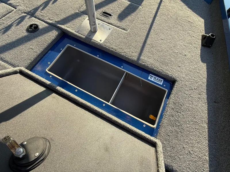 Slide: The Image of 2009 Alumacraft Pro 175 boat with RAM Mounts compartment. - 12