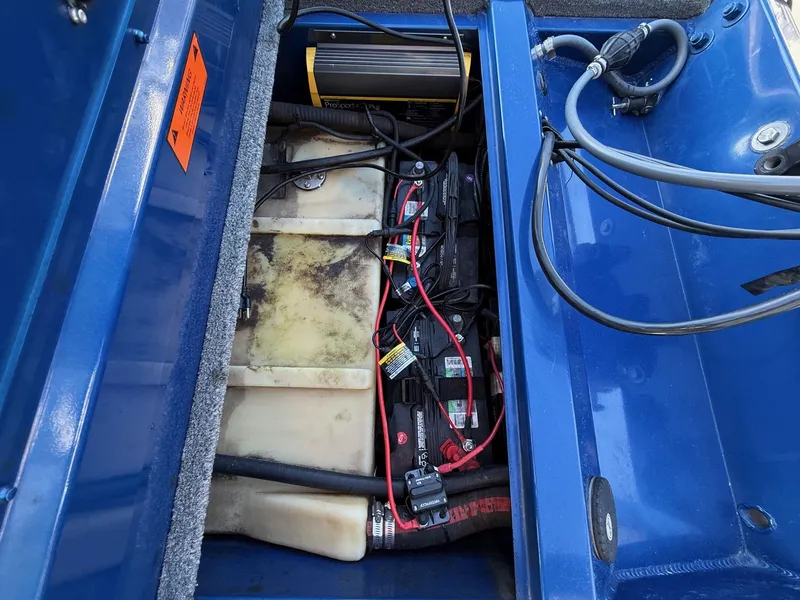 Slide: The Image of Battery compartment of a 2009 Alumacraft Pro 175 boat. - 28