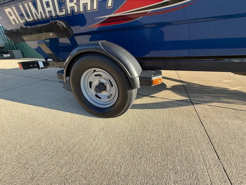 Slide: The Image of 2009 Alumacraft Pro 175 boat trailer on concrete surface. - 29