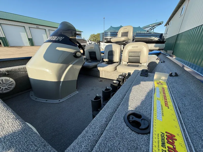 Slide: The Image of 2009 Alumacraft Pro 175 boat interior with seats and console. - 8