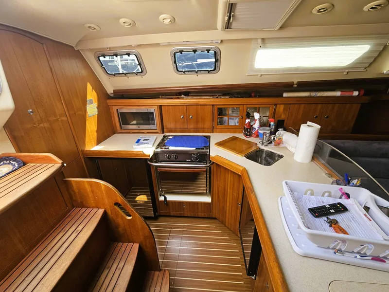 Slide: The Image of Hunter 41 Aft Cockpit 2007 - 25