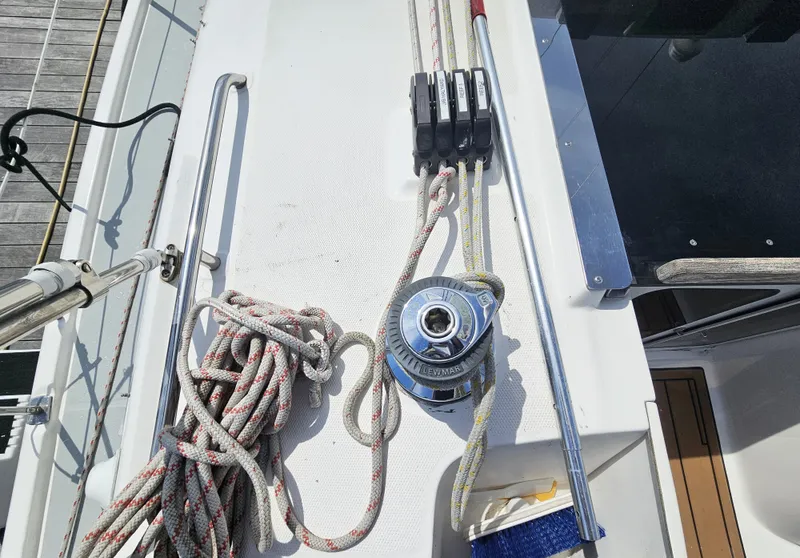 Slide: The Image of Hunter 41 Aft Cockpit 2007 - 6
