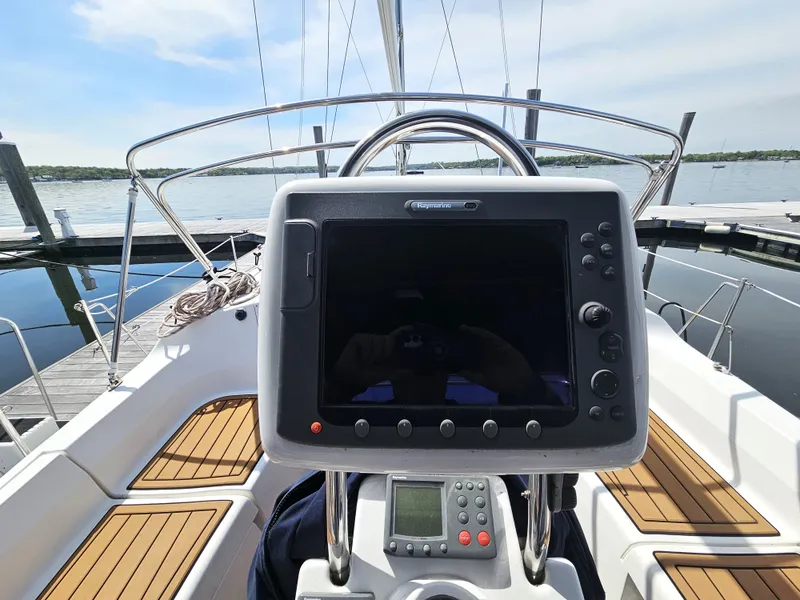 Slide: The Image of Hunter 41 Aft Cockpit 2007 - 11