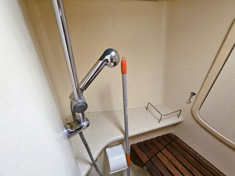 Slide: The Image of Hunter 41 Aft Cockpit 2007 - 16