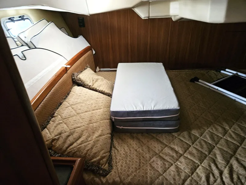 Slide: The Image of Hunter 41 Aft Cockpit 2007 - 41