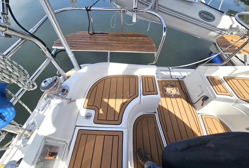 Slide: The Image of Hunter 41 Aft Cockpit 2007 - 8
