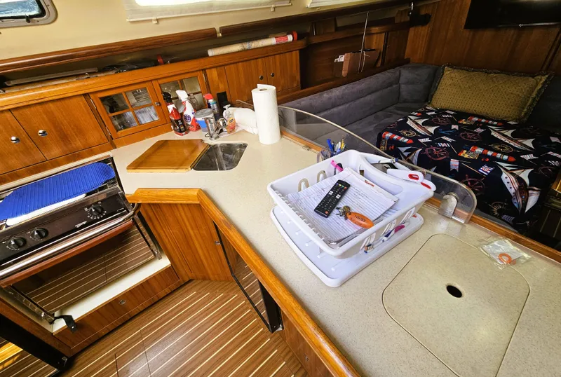 Slide: The Image of Hunter 41 Aft Cockpit 2007 - 24