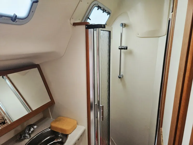 Slide: The Image of Hunter 41 Aft Cockpit 2007 - 39