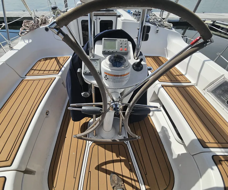 Slide: The Image of Hunter 41 Aft Cockpit 2007 - 10