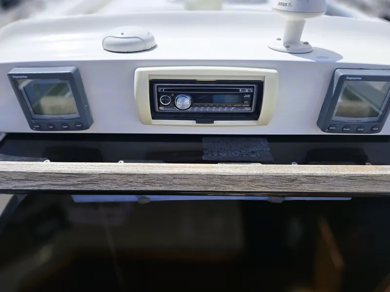 Slide: The Image of Hunter 41 Aft Cockpit 2007 - 13