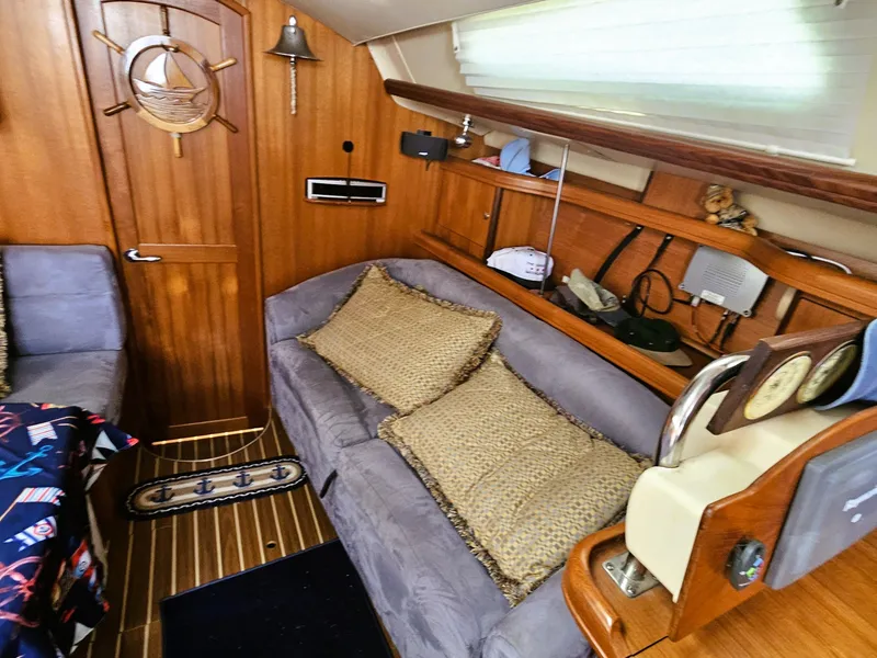 Slide: The Image of Hunter 41 Aft Cockpit 2007 - 23