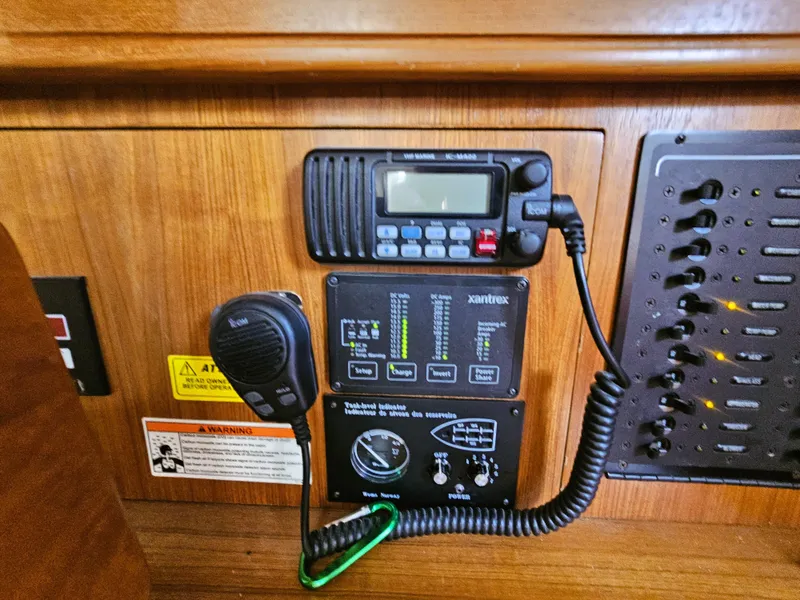 Slide: The Image of Hunter 41 Aft Cockpit 2007 - 36