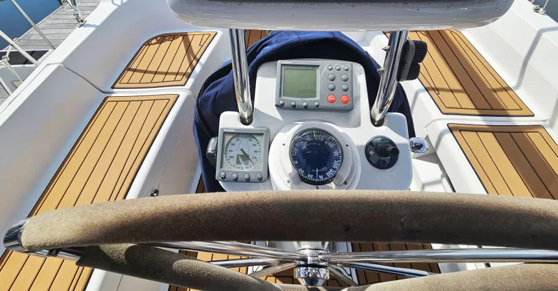 Slide: The Image of Hunter 41 Aft Cockpit 2007 - 12