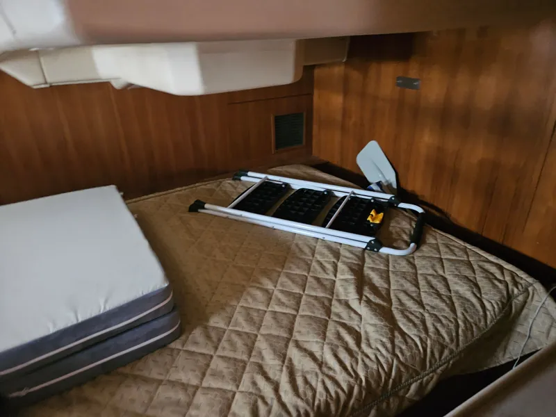 Slide: The Image of Hunter 41 Aft Cockpit 2007 - 40