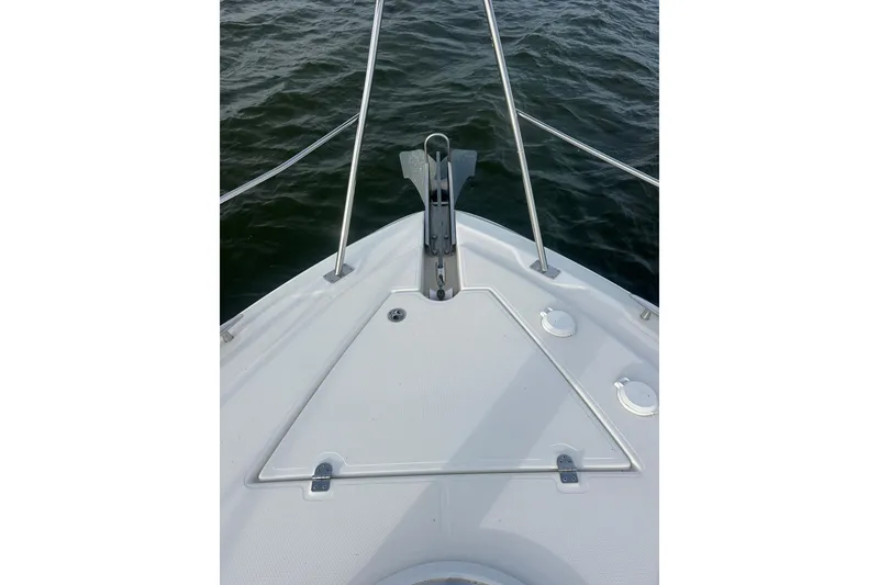 Slide: The Image of Bow view of 2008 Cruisers Yachts 415 Express Motoryacht on water. - 5